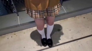 气质狂野的大长腿丝袜性感美女，把蒙上眼睛的嫩嫩少女爱抚揉搓搞的逼穴湿漉漉，带着鸡巴啪啪大力耸动性奋啊